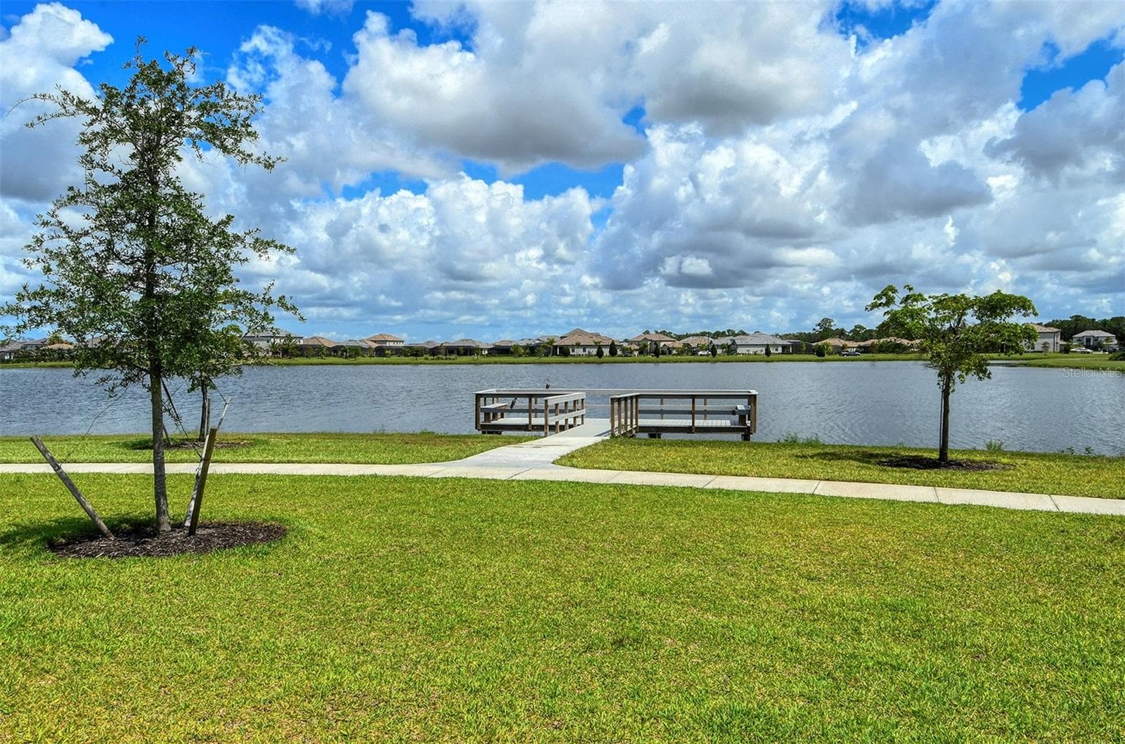 Lorraine Lakes offers beautiful water views as you stroll thru this community. - 4915 SPARKLING SEA LN, BRADENTON