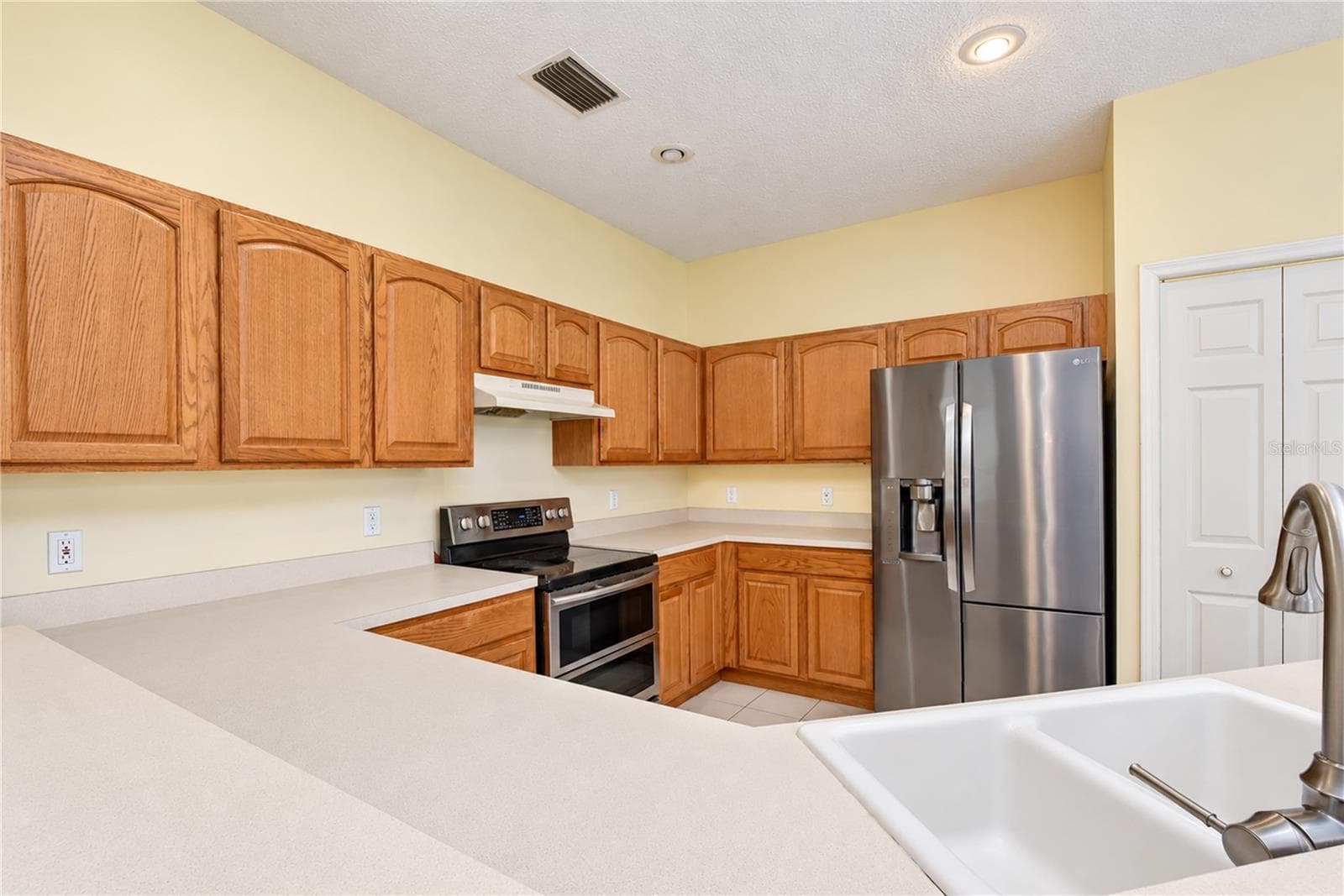 Single Family Residence at 2202 LONGMORE CIR, VALRICO, photo 8 of 34