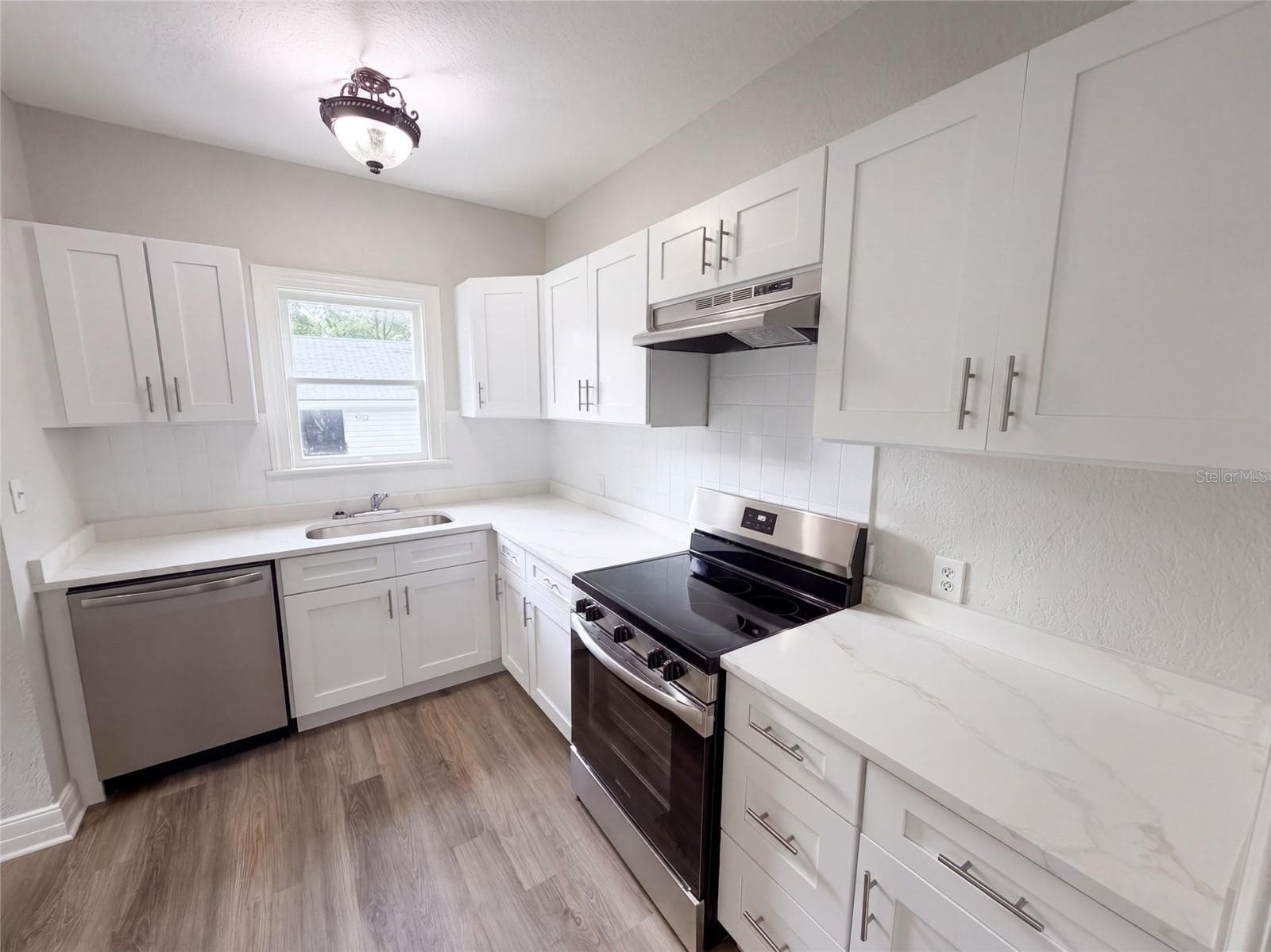 Single Family Residence at 1901 20TH AVE N, ST PETERSBURG, photo 2 of 19