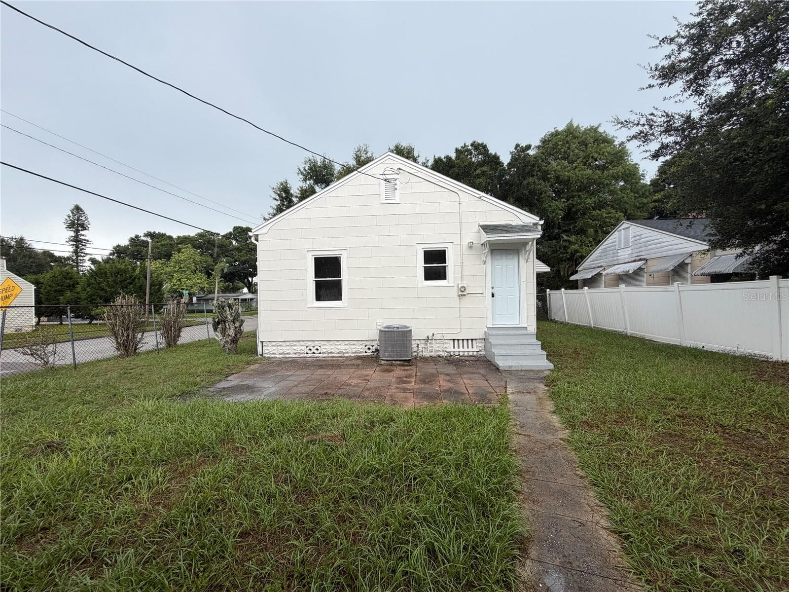 Single Family Residence at 1901 20TH AVE N, ST PETERSBURG, photo 5 of 19