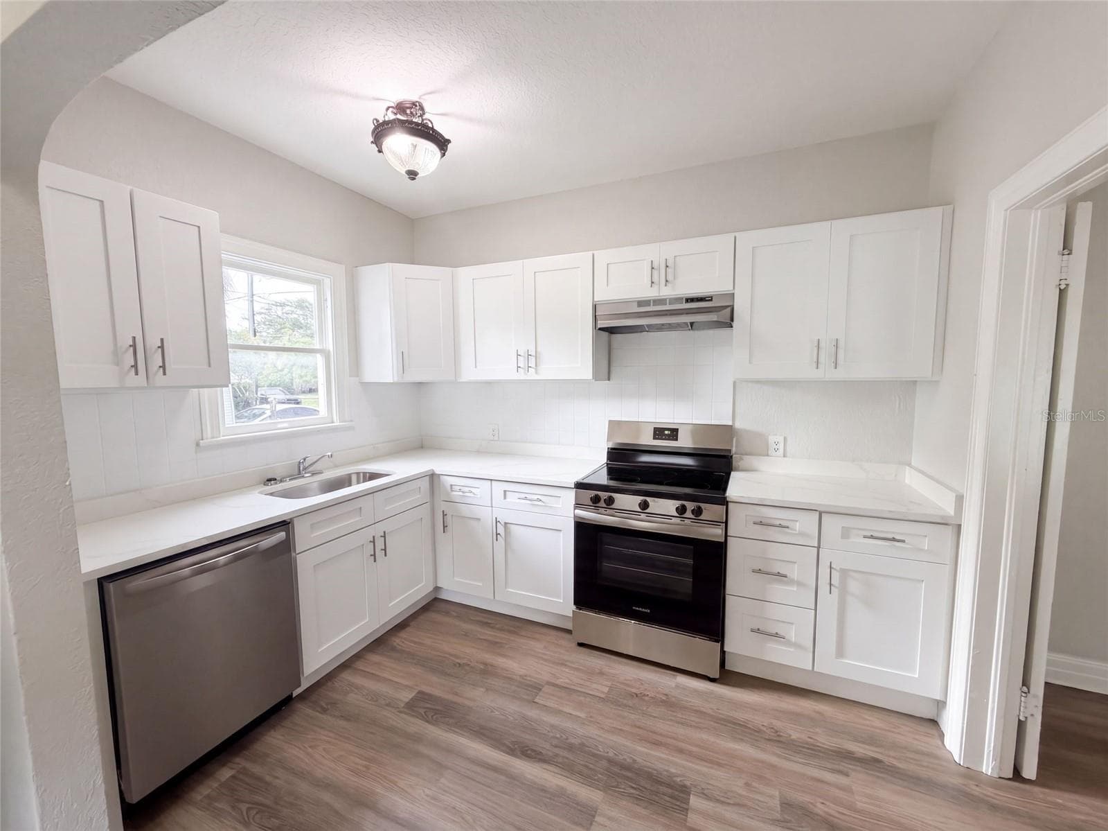 Single Family Residence at 1901 20TH AVE N, ST PETERSBURG, photo 6 of 19