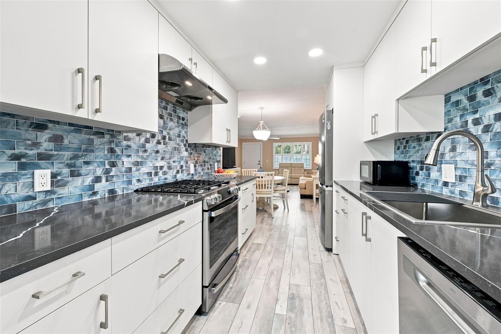 Gas stove, and your gas is included in your monthly HOA - 1898 SHORE DR S #208, SOUTH PASADENA