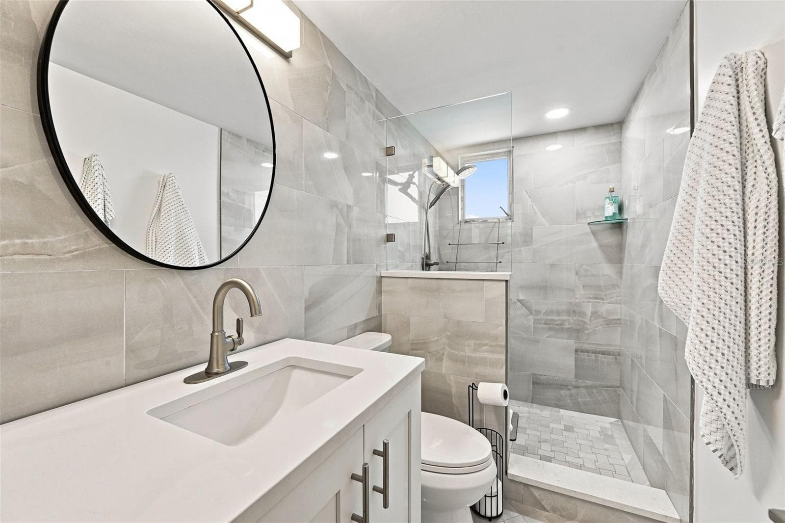 Walk in shower in primary suite - 1898 SHORE DR S #208, SOUTH PASADENA