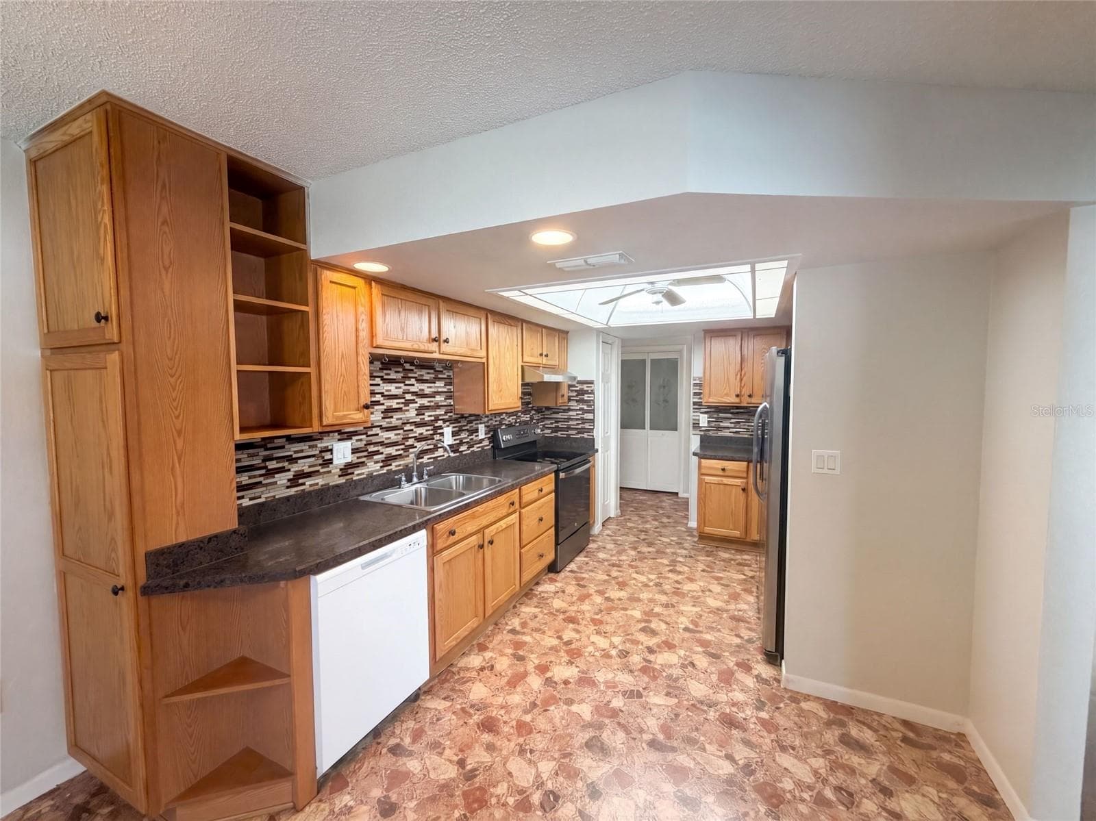 Single Family Residence at 11187 BLYTHVILLE RD, SPRING HILL, photo 3 of 33