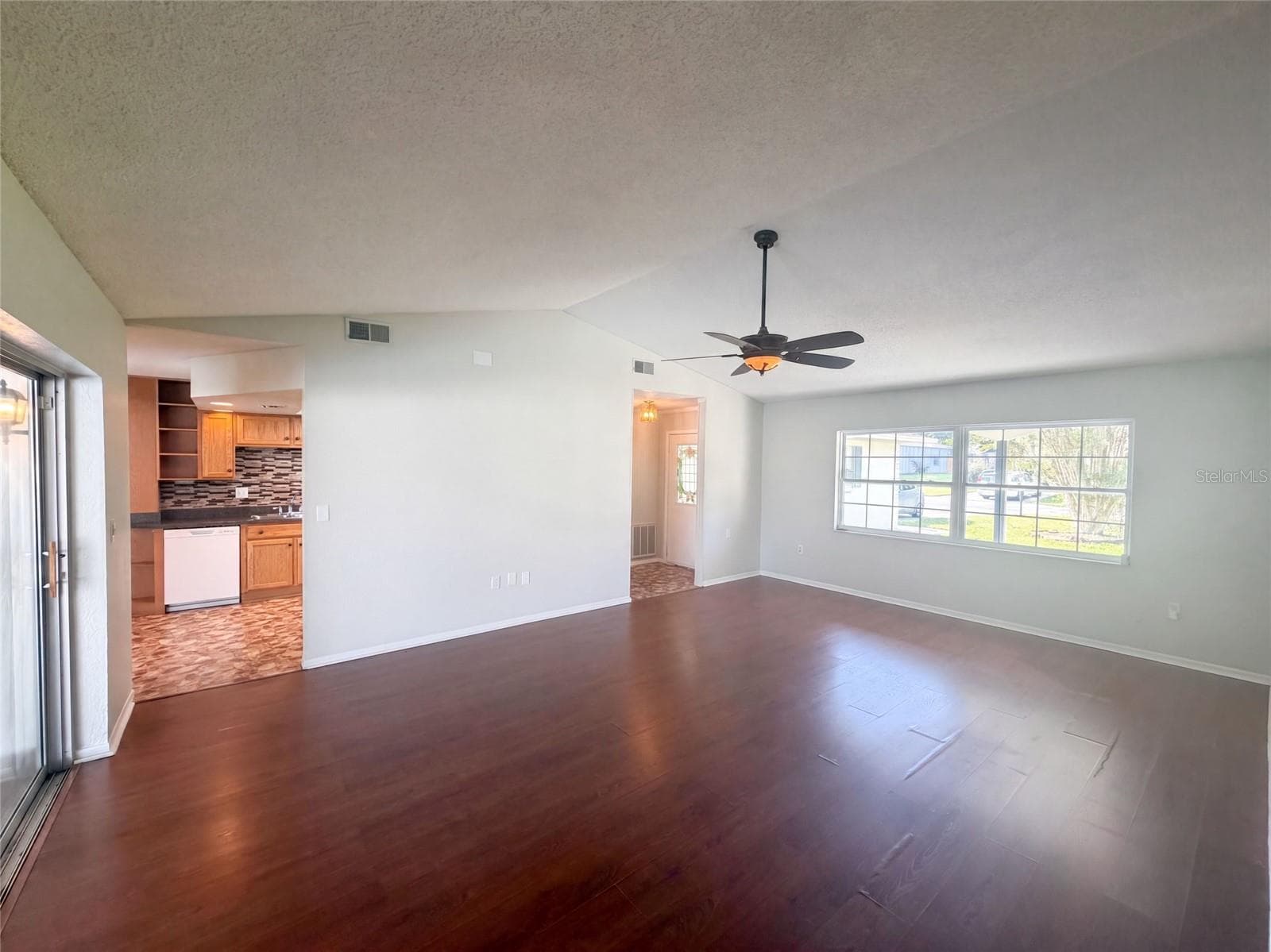 Single Family Residence at 11187 BLYTHVILLE RD, SPRING HILL, photo 7 of 33