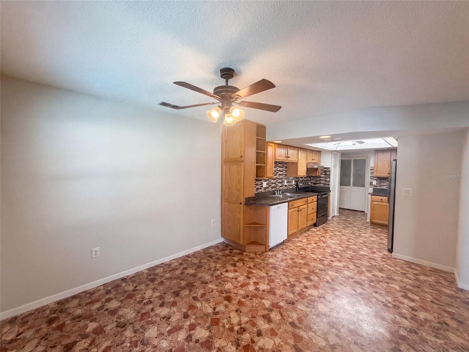 Single Family Residence at 11187 BLYTHVILLE RD, SPRING HILL, photo 5 of 33