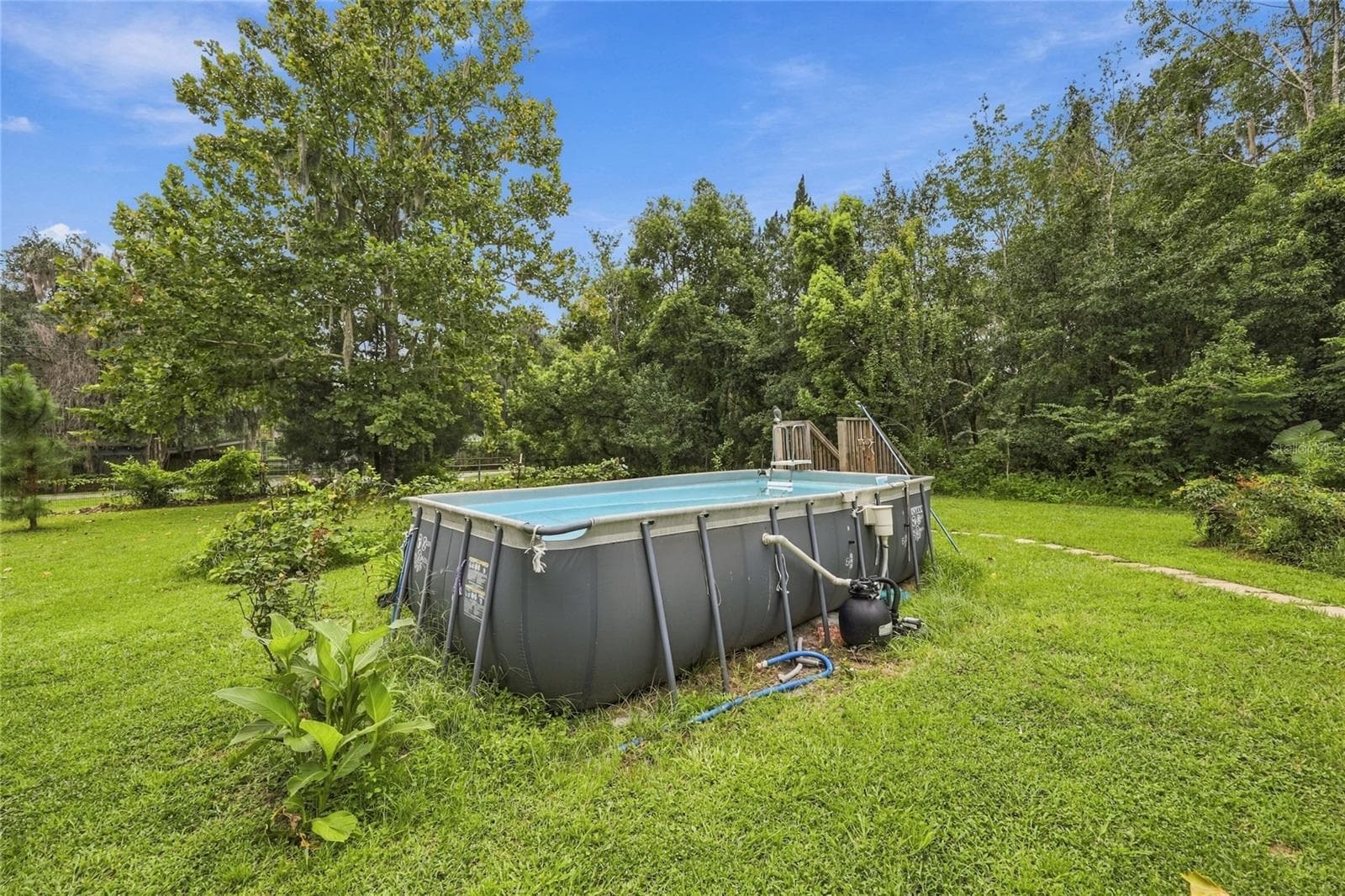 Above ground pool - 7217 NE 221ST ST, MELROSE