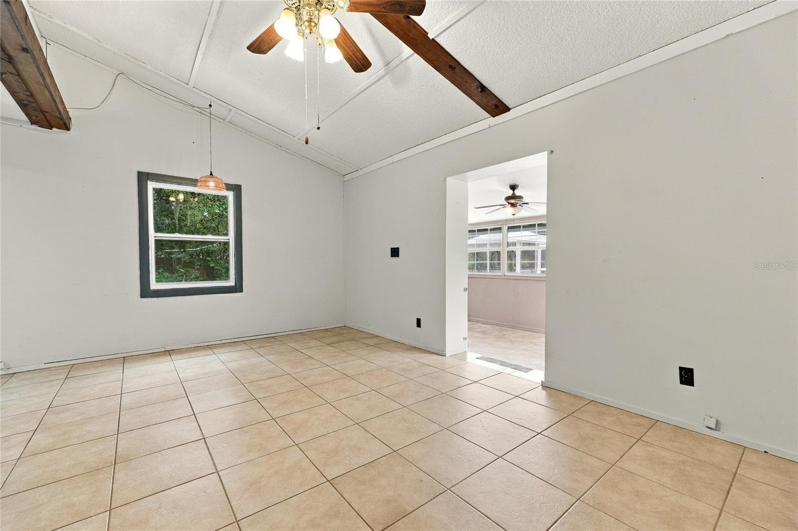Large Living room - 7217 NE 221ST ST, MELROSE