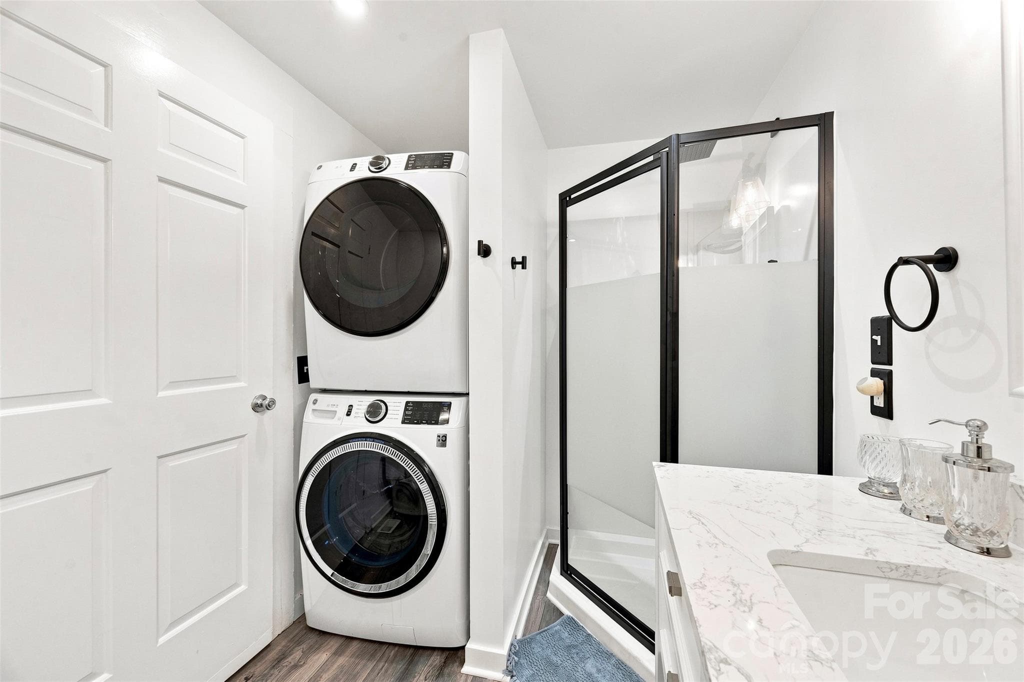 3628 Rainey Ave - Full Bath/Laundry - Lower - 3628 Rainey Avenue, Sharon