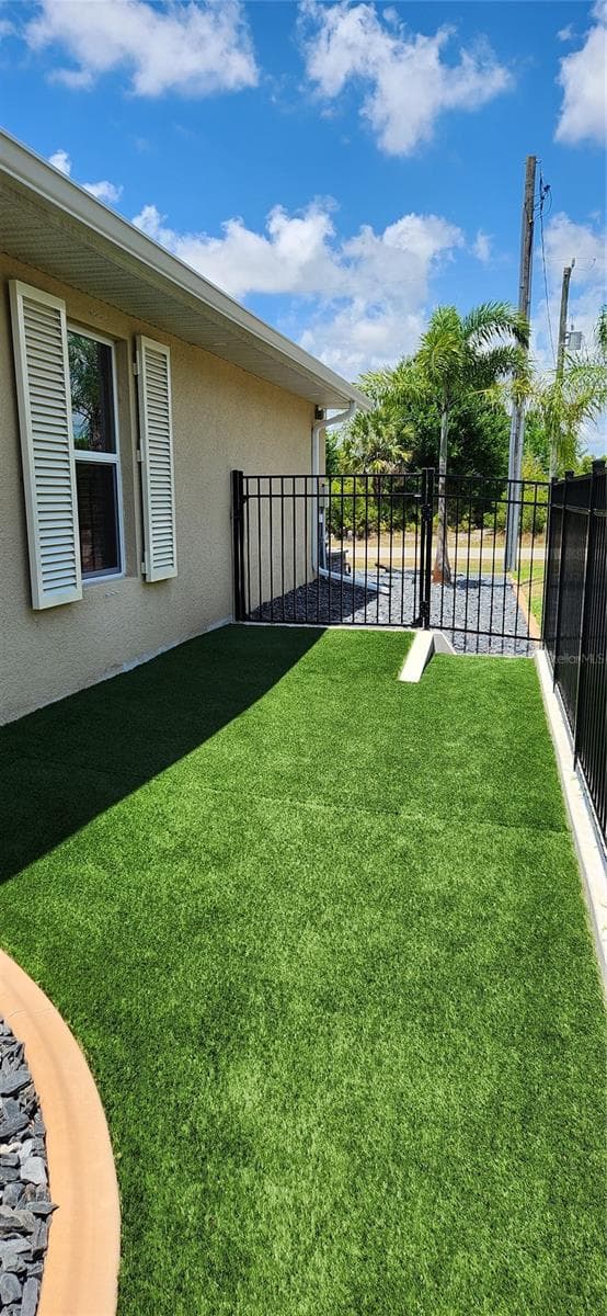 Single Family Residence at 141 HERCULES DR, ROTONDA WEST, photo 25 of 31