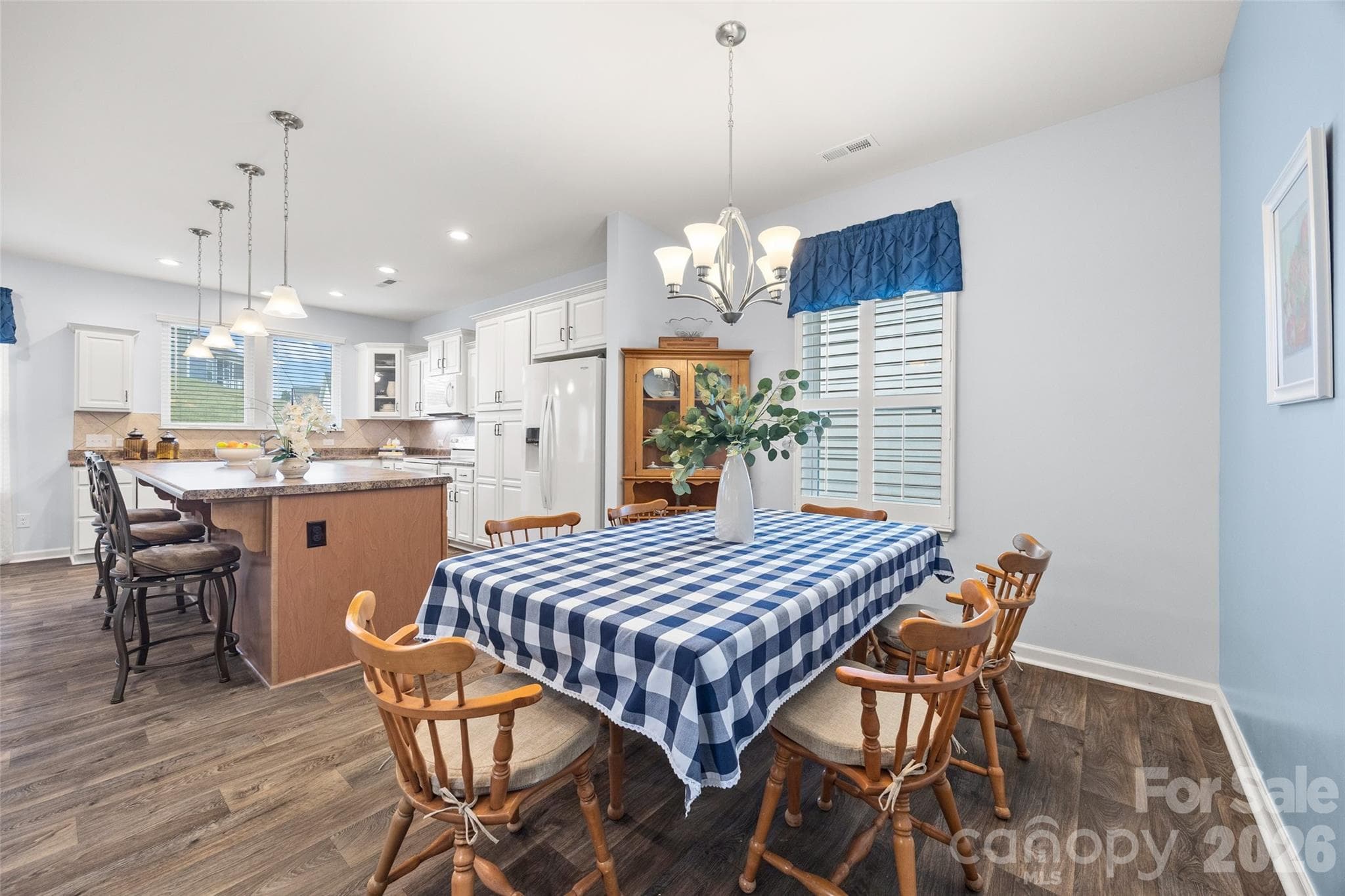Dining area - 22444 Gateway Drive, Lancaster