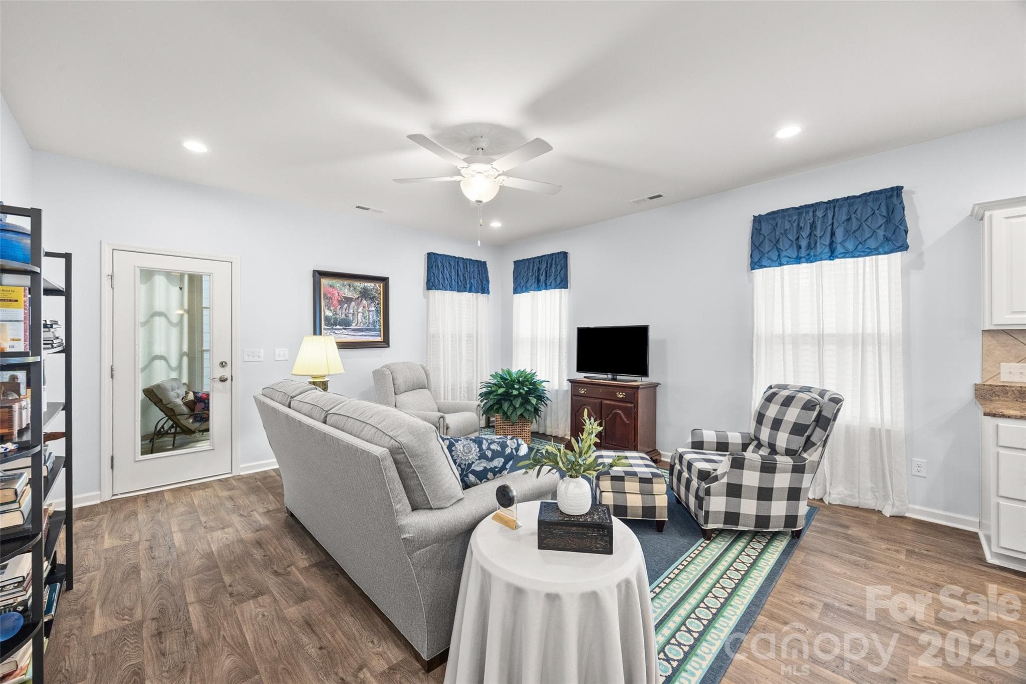 Living room - 22444 Gateway Drive, Lancaster