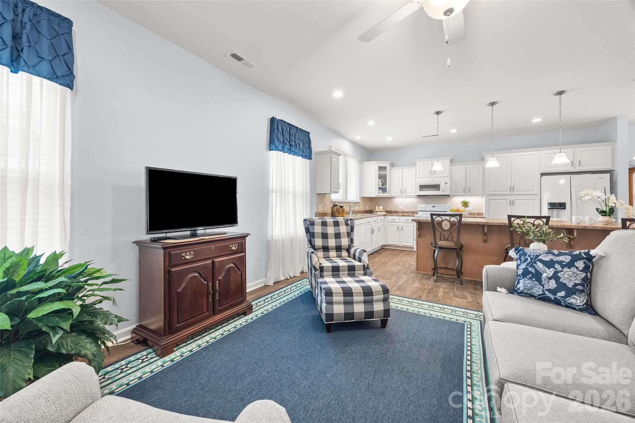 Living room - 22444 Gateway Drive, Lancaster