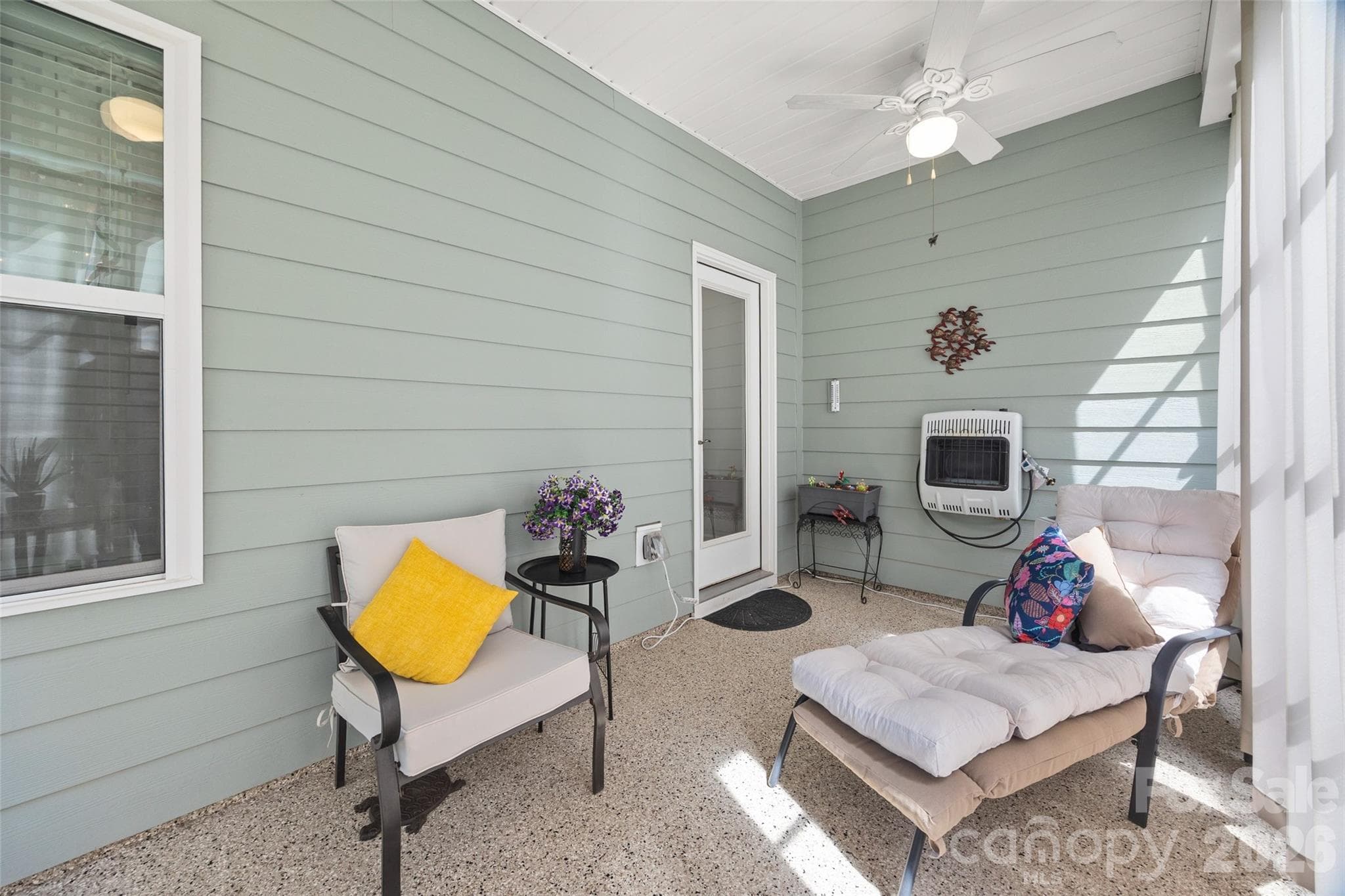 Sunroom at back of home - 22444 Gateway Drive, Lancaster