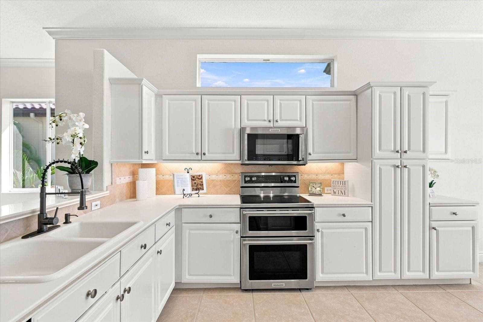 Single Family Residence at 10209 SILVERADO CIR, LAKEWOOD RANCH, photo 9 of 61
