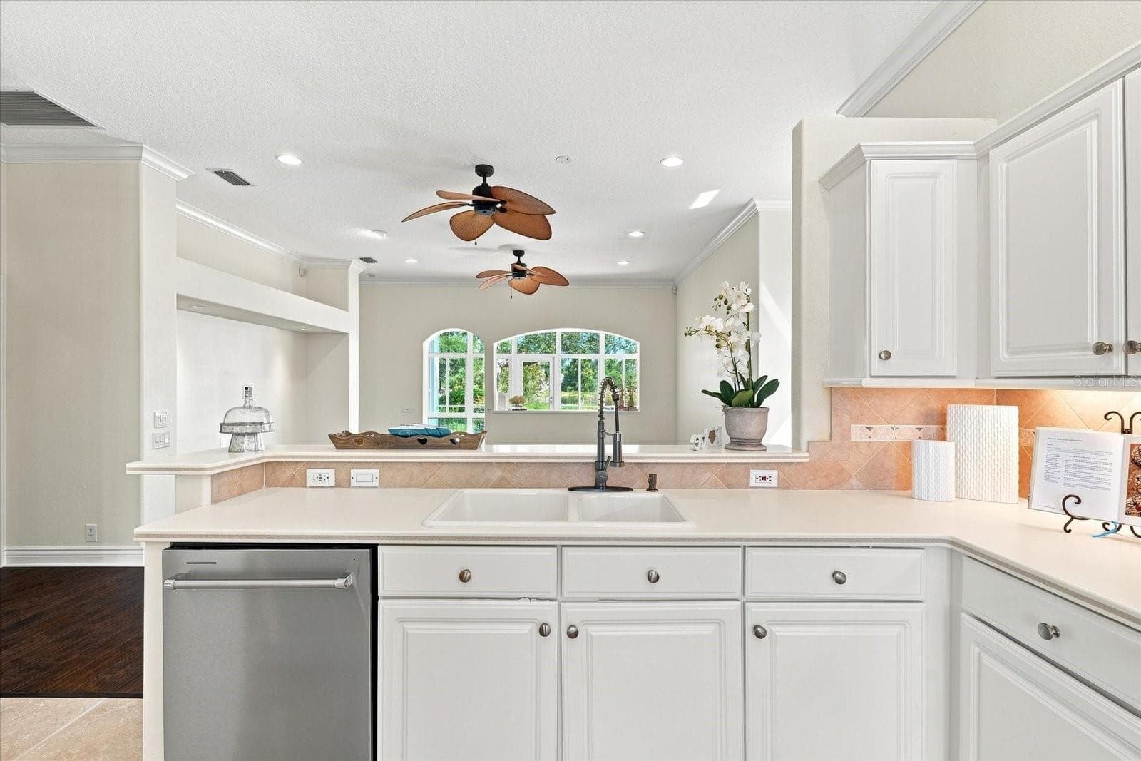 Single Family Residence at 10209 SILVERADO CIR, LAKEWOOD RANCH, photo 10 of 61