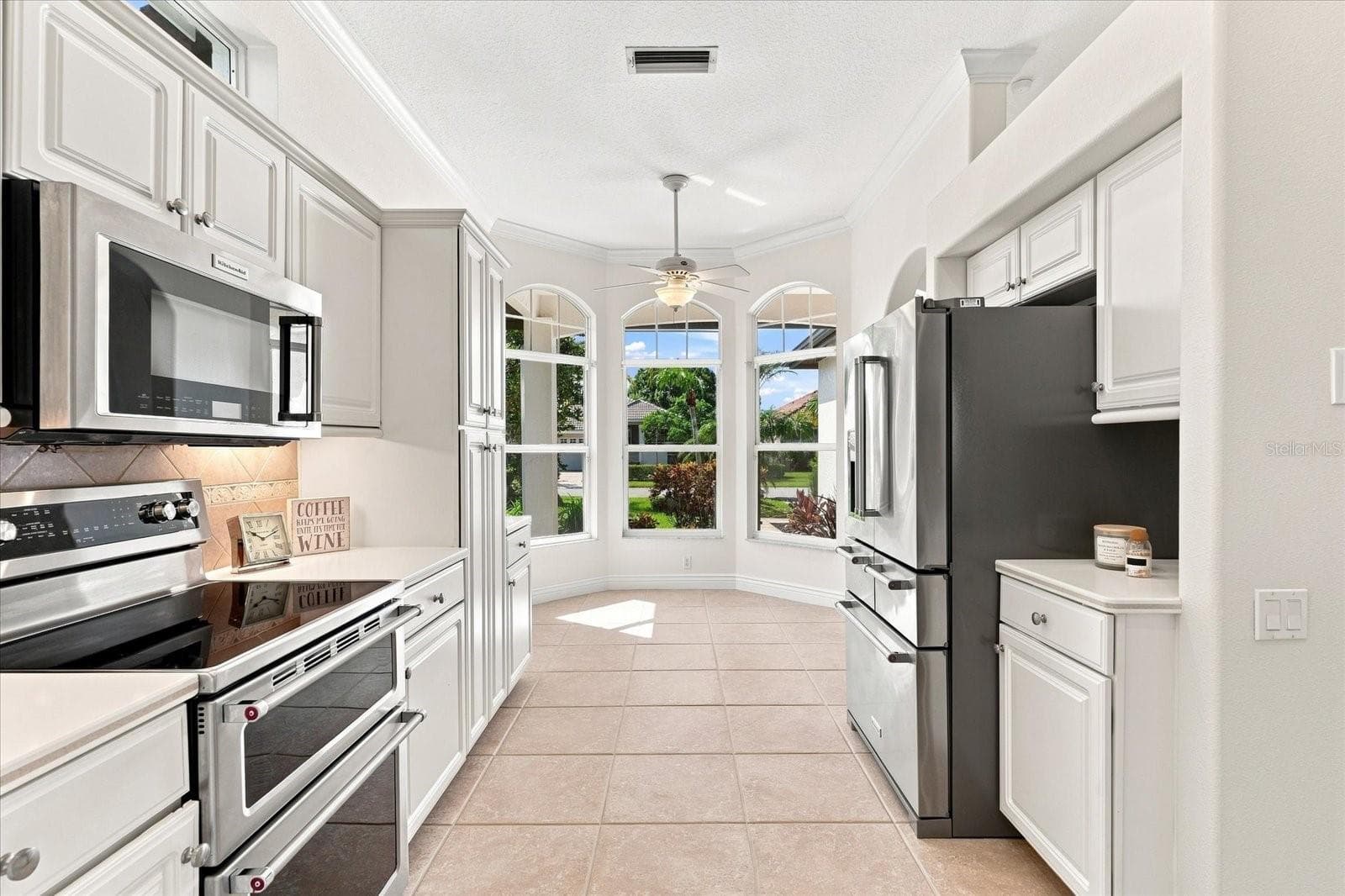 Single Family Residence at 10209 SILVERADO CIR, LAKEWOOD RANCH, photo 11 of 61