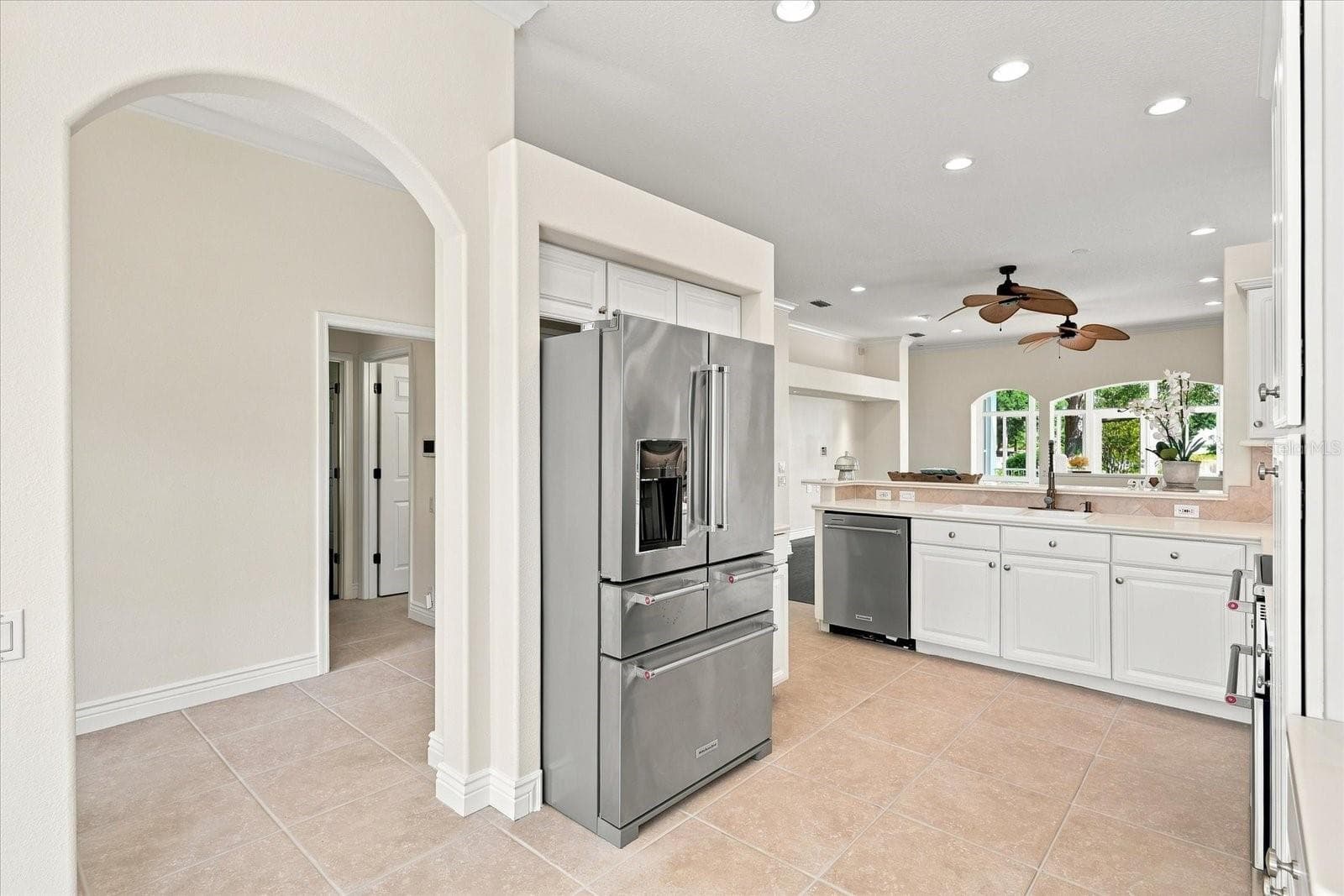Single Family Residence at 10209 SILVERADO CIR, LAKEWOOD RANCH, photo 12 of 61