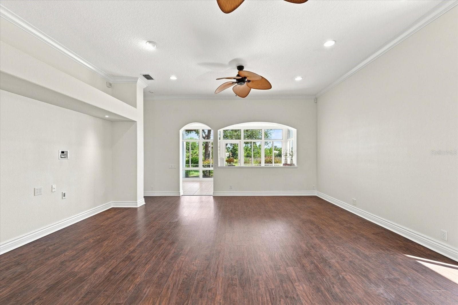 Single Family Residence at 10209 SILVERADO CIR, LAKEWOOD RANCH, photo 16 of 61