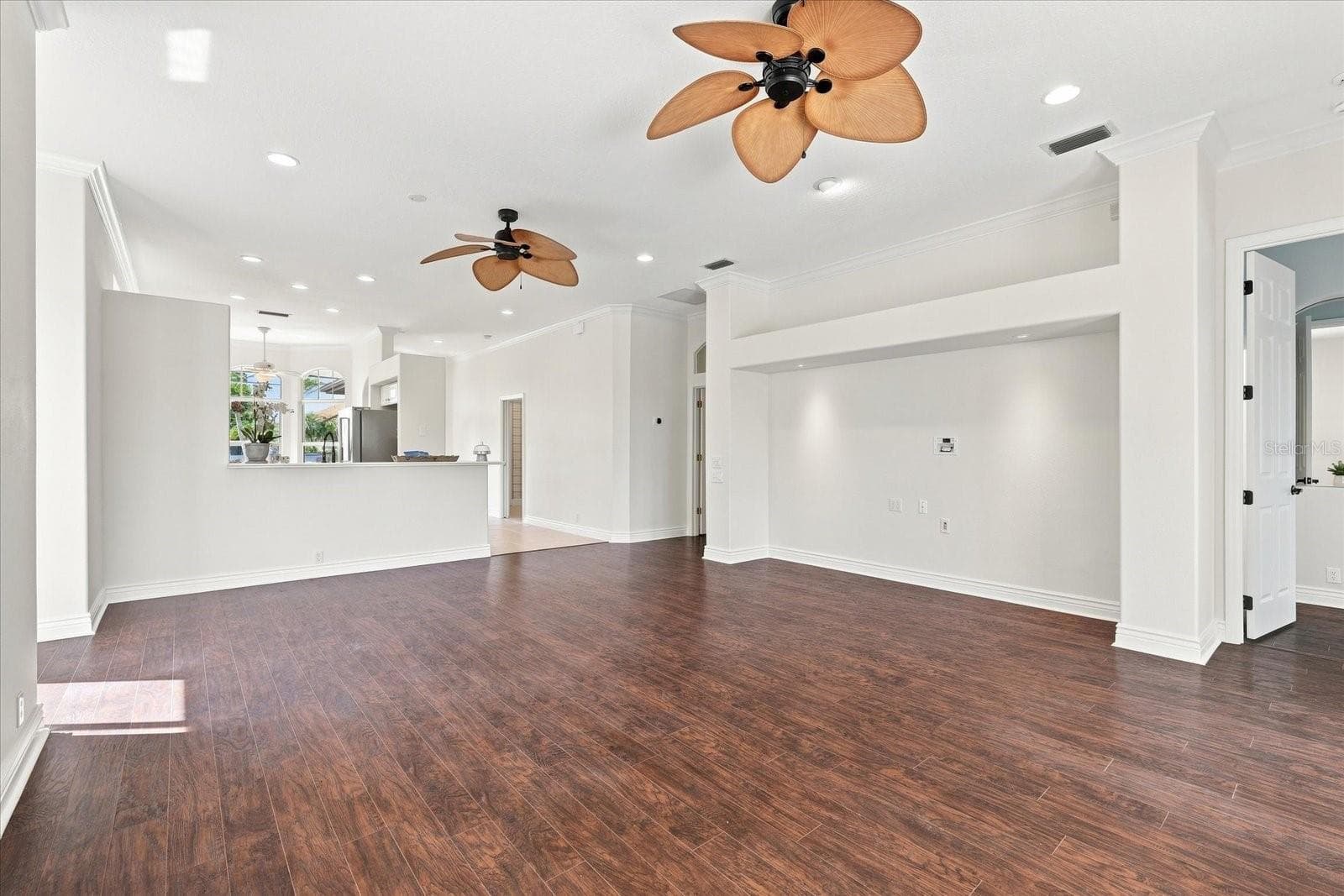 Single Family Residence at 10209 SILVERADO CIR, LAKEWOOD RANCH, photo 19 of 61
