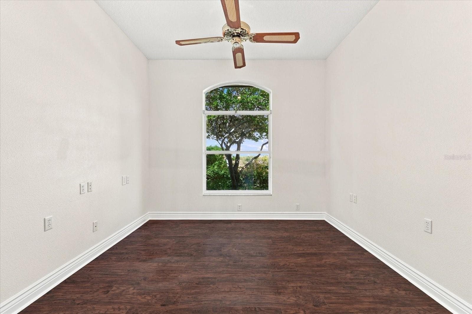 Single Family Residence at 10209 SILVERADO CIR, LAKEWOOD RANCH, photo 31 of 61