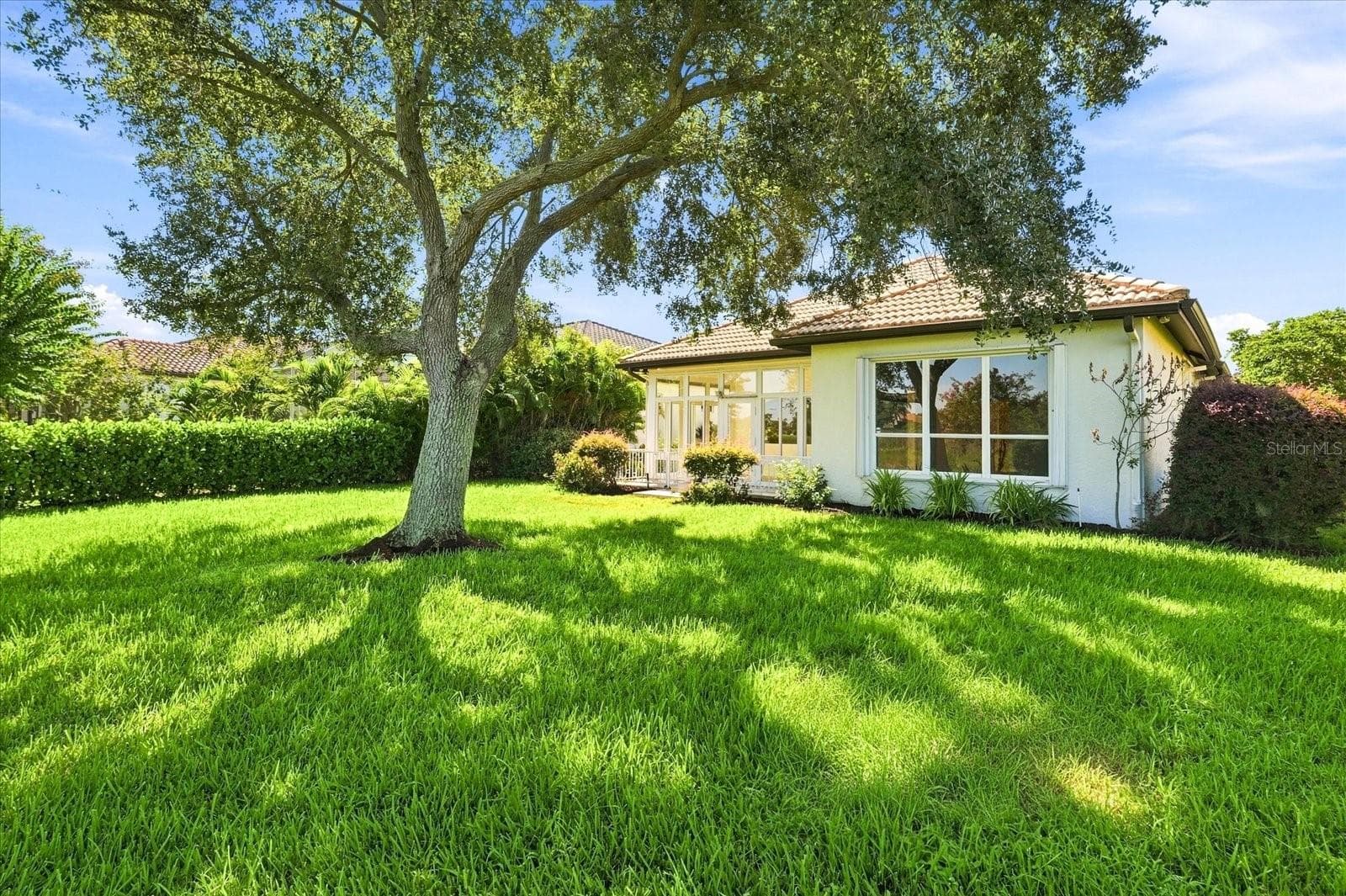Single Family Residence at 10209 SILVERADO CIR, LAKEWOOD RANCH, photo 43 of 61