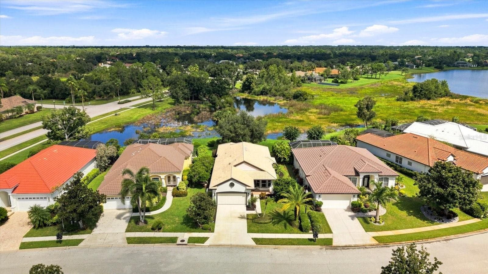 Single Family Residence at 10209 SILVERADO CIR, LAKEWOOD RANCH, photo 47 of 61