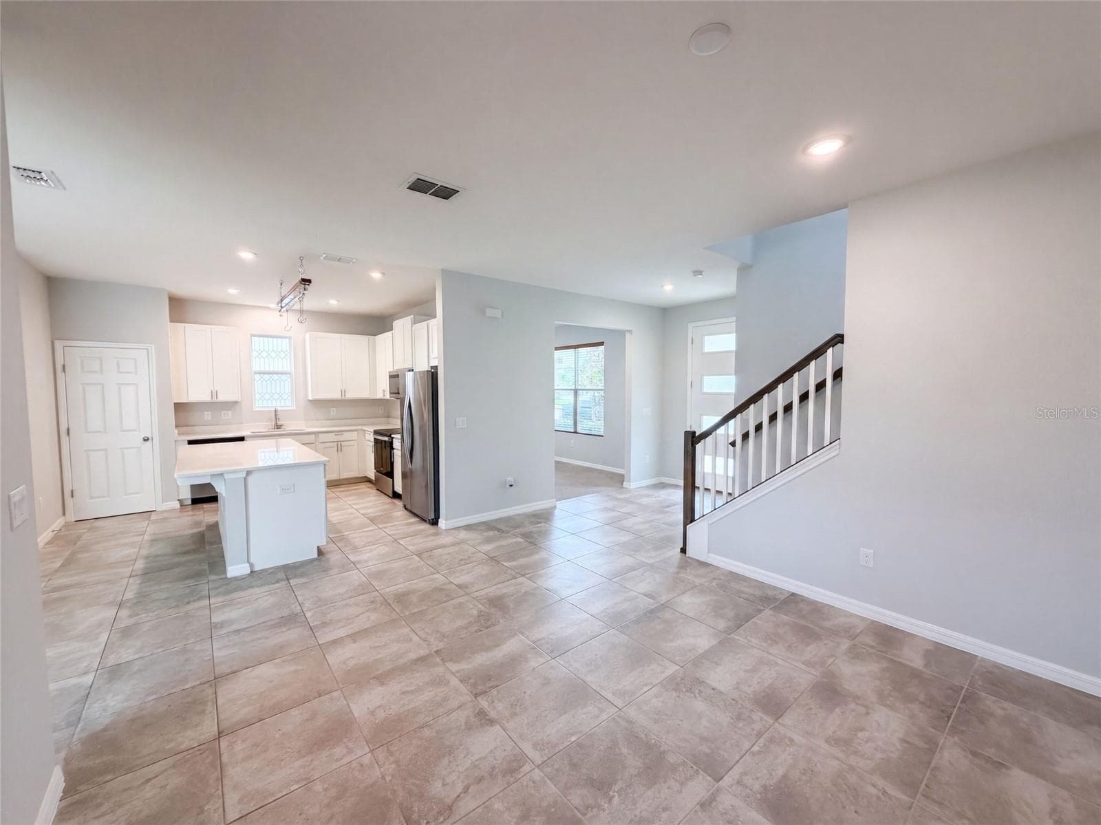 Single Family Residence at 11945 GLOBE ST, ORLANDO, photo 2 of 33