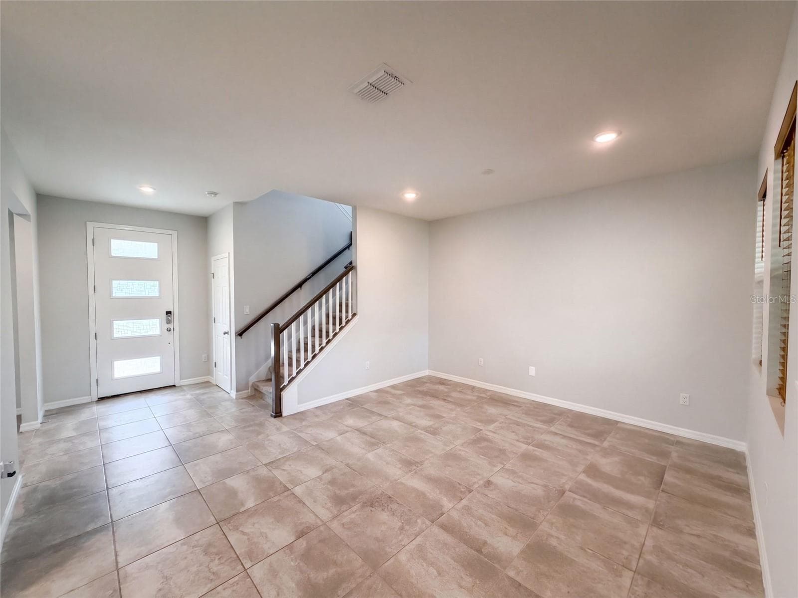 Single Family Residence at 11945 GLOBE ST, ORLANDO, photo 6 of 33