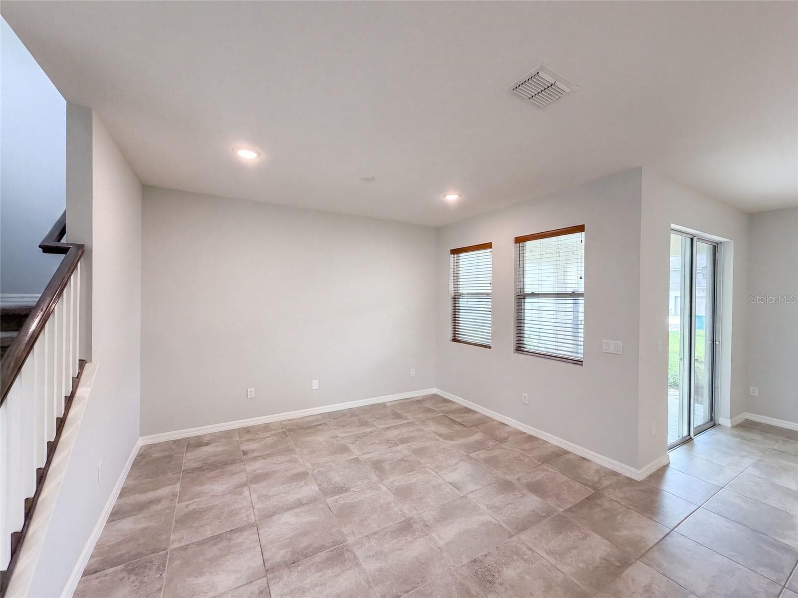 Single Family Residence at 11945 GLOBE ST, ORLANDO, photo 7 of 33
