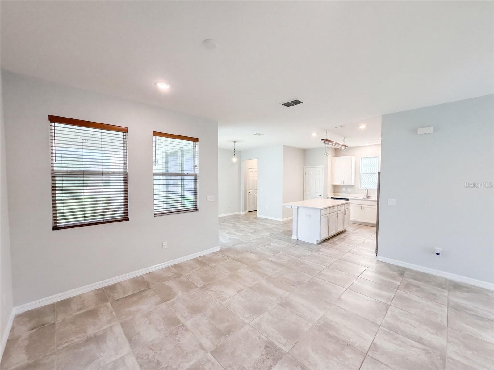 Single Family Residence at 11945 GLOBE ST, ORLANDO, photo 8 of 33