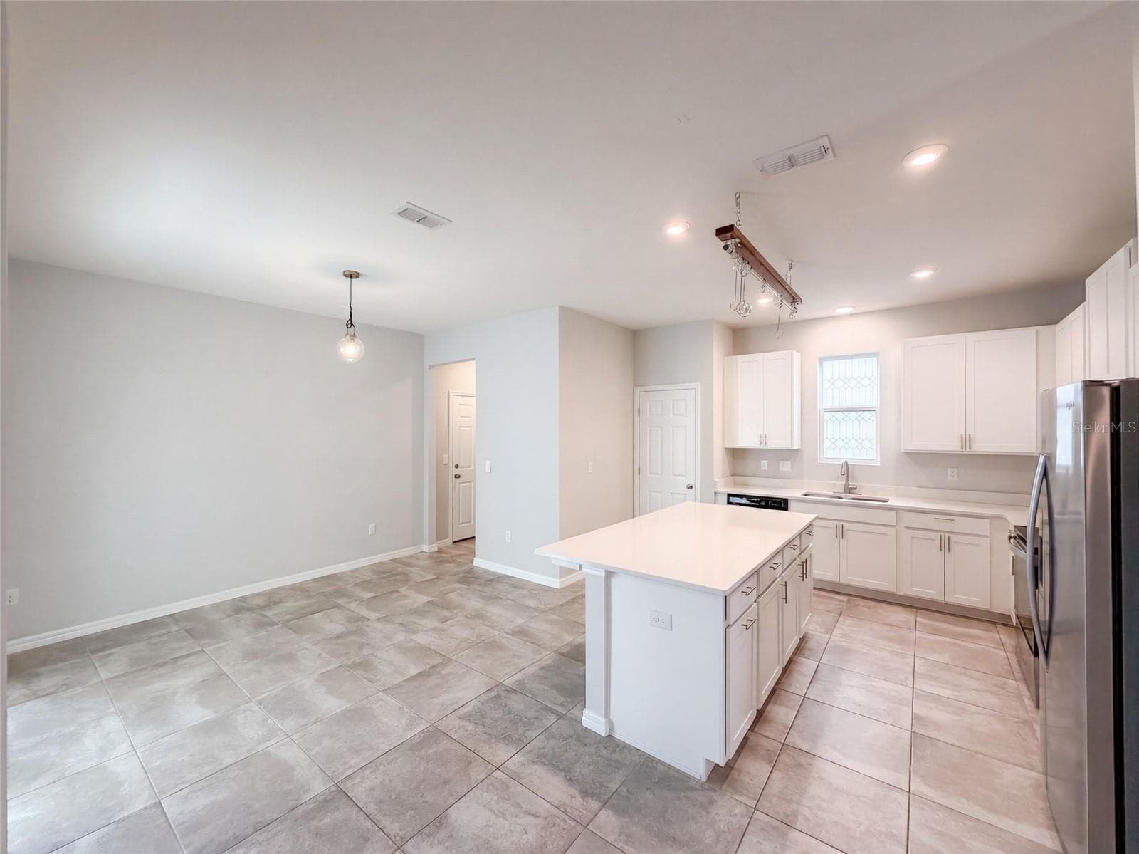 Single Family Residence at 11945 GLOBE ST, ORLANDO, photo 9 of 33