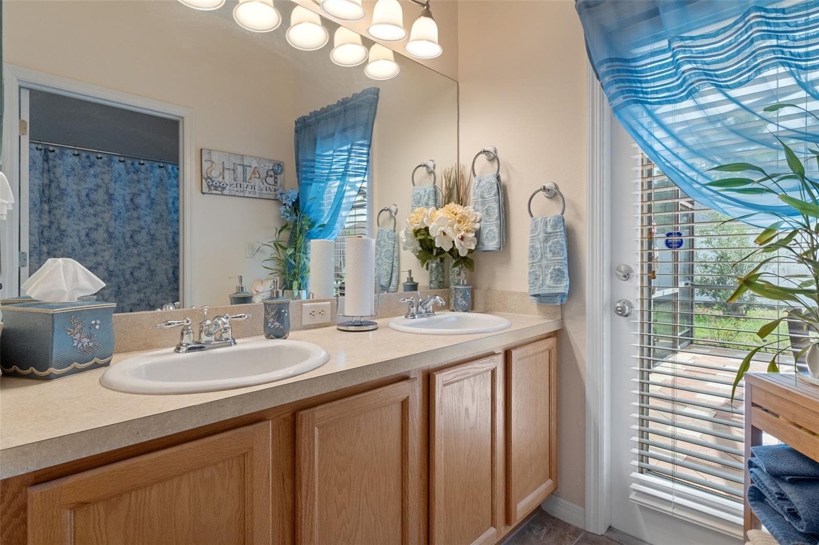 The Guest Bathroom has a tub/shower combo - 14056 LEYBOURNE WAY, SPRING HILL