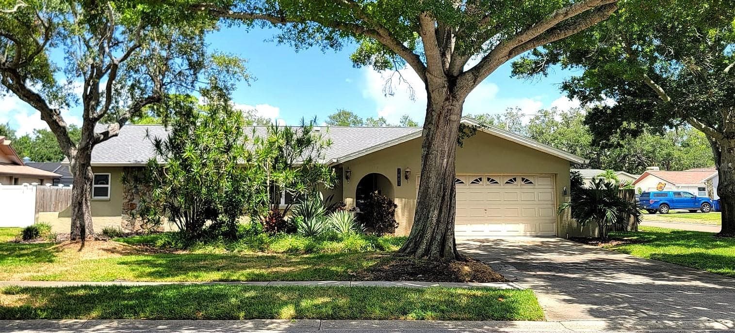 Large corner lot in a quiet, walkable neighborhood! - 7801 17TH WAY N, ST PETERSBURG