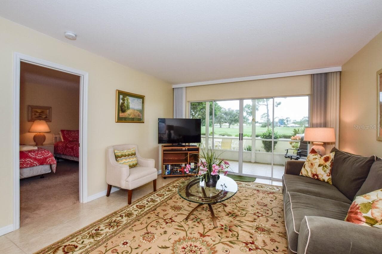 Living Room - 439 CERROMAR LN #310, VENICE