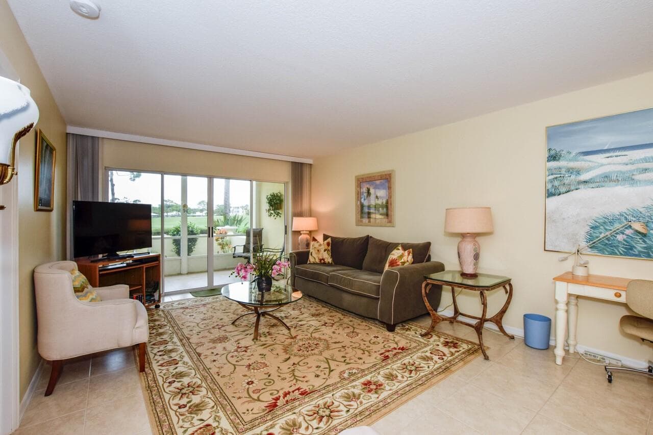 Living Room - 439 CERROMAR LN #310, VENICE