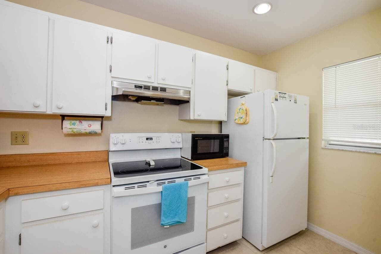 Kitchen - 439 CERROMAR LN #310, VENICE