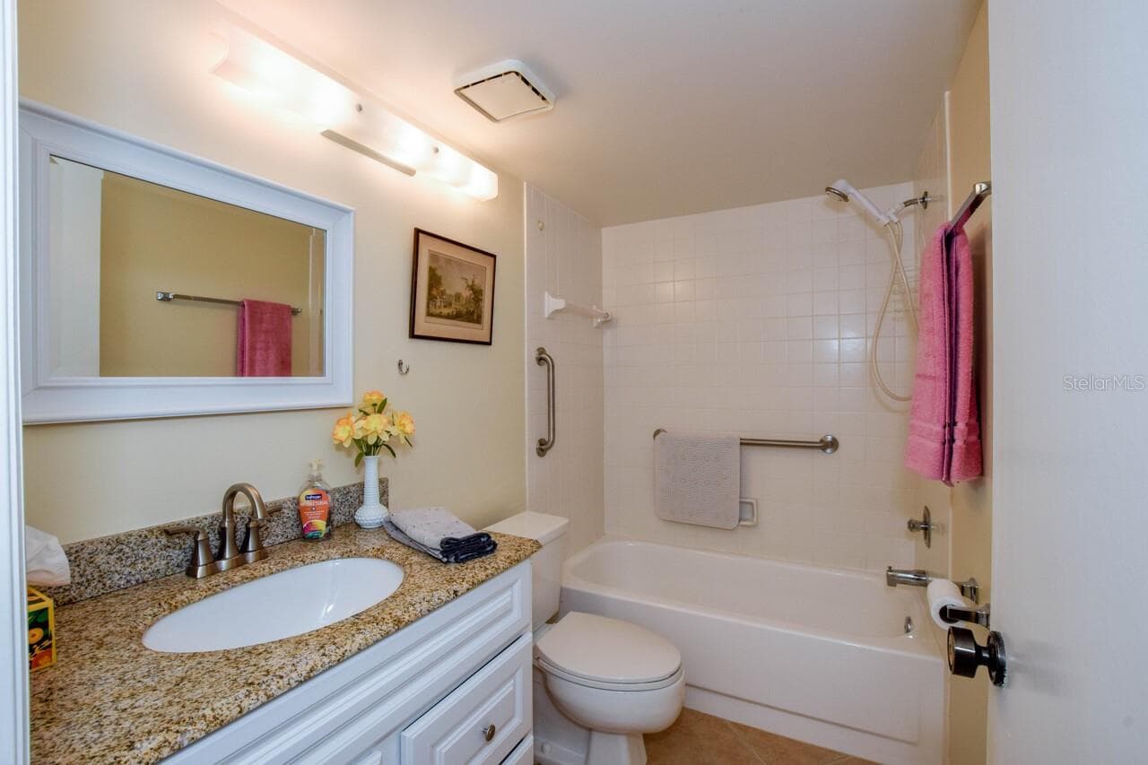 Bathroom #2 - 439 CERROMAR LN #310, VENICE