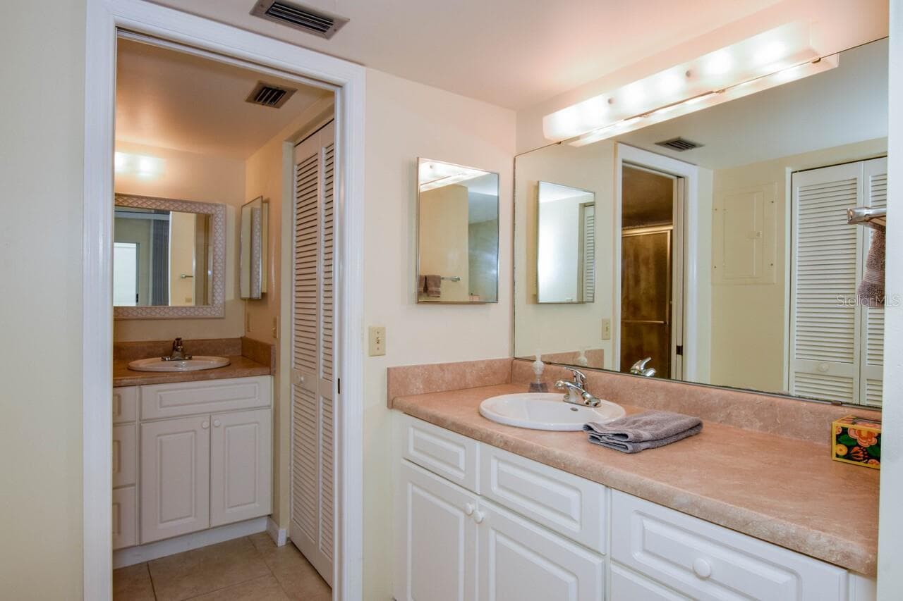 Primary Bathroom - 439 CERROMAR LN #310, VENICE