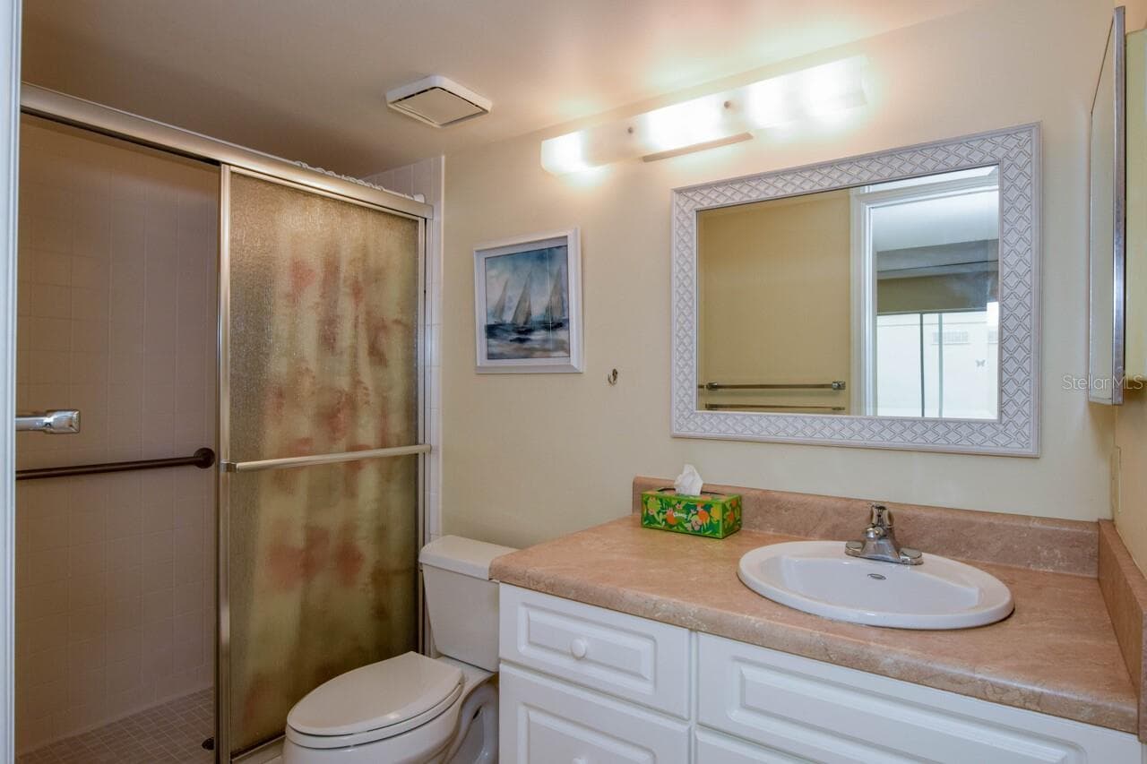 Primary Bathroom - 439 CERROMAR LN #310, VENICE