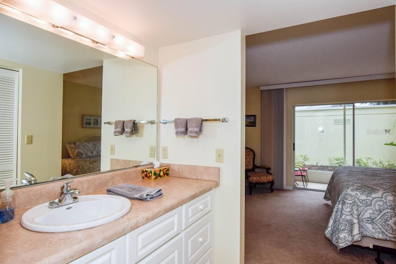 Primary Bathroom - 439 CERROMAR LN #310, VENICE