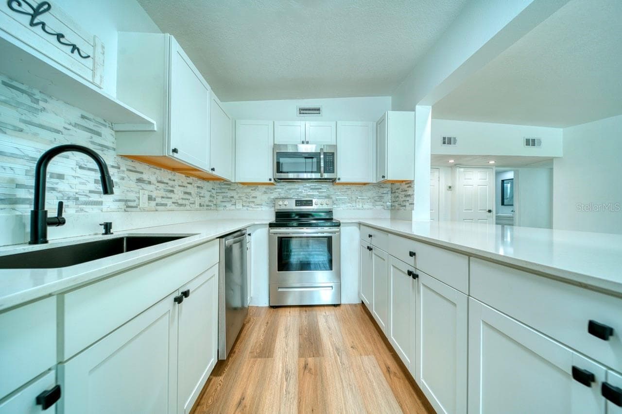 Single Family Residence at 3338 ONTARIO AVE, ORLANDO, photo 7 of 37