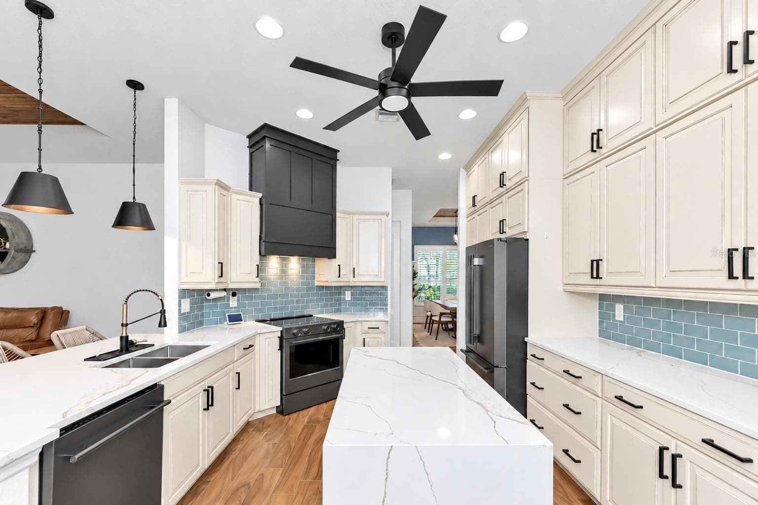 Single Family Residence at 1417 LANDVIEW LN, OSPREY, photo 11 of 82