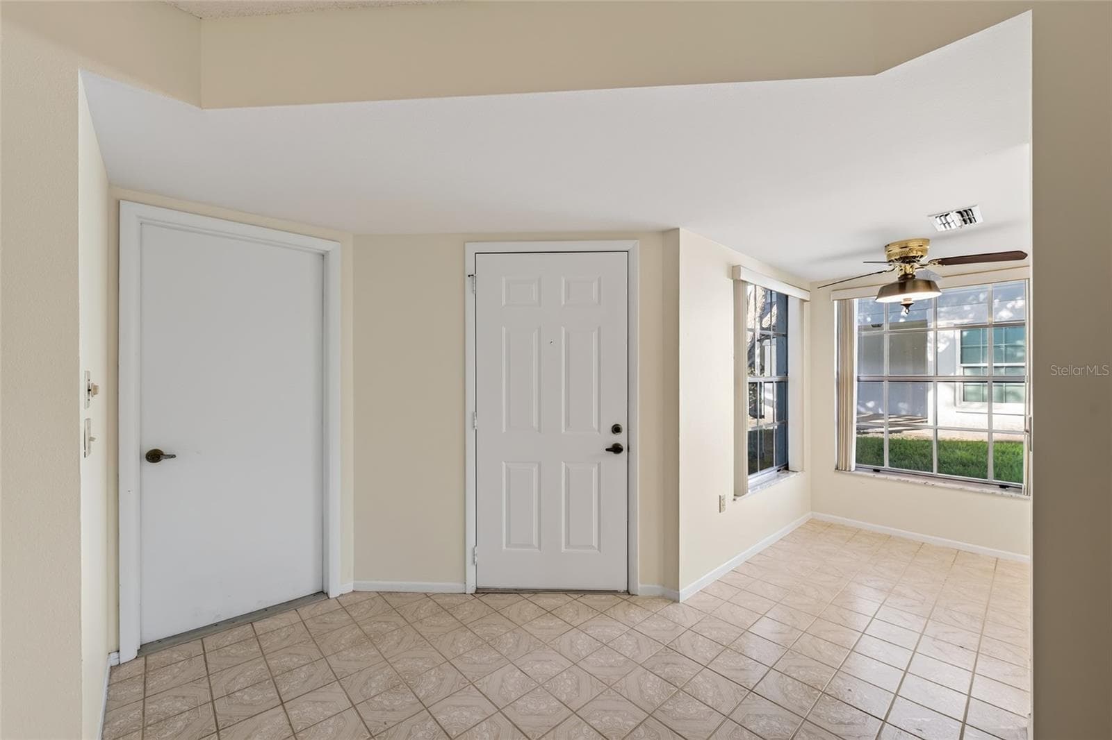 Foyer- 9545 Danville Court, #42, New Port Richey, FL 34655Wedgewood Village Condos in Heritage Lake - 9545 DANVILLE CT #42, NEW PORT RICHEY