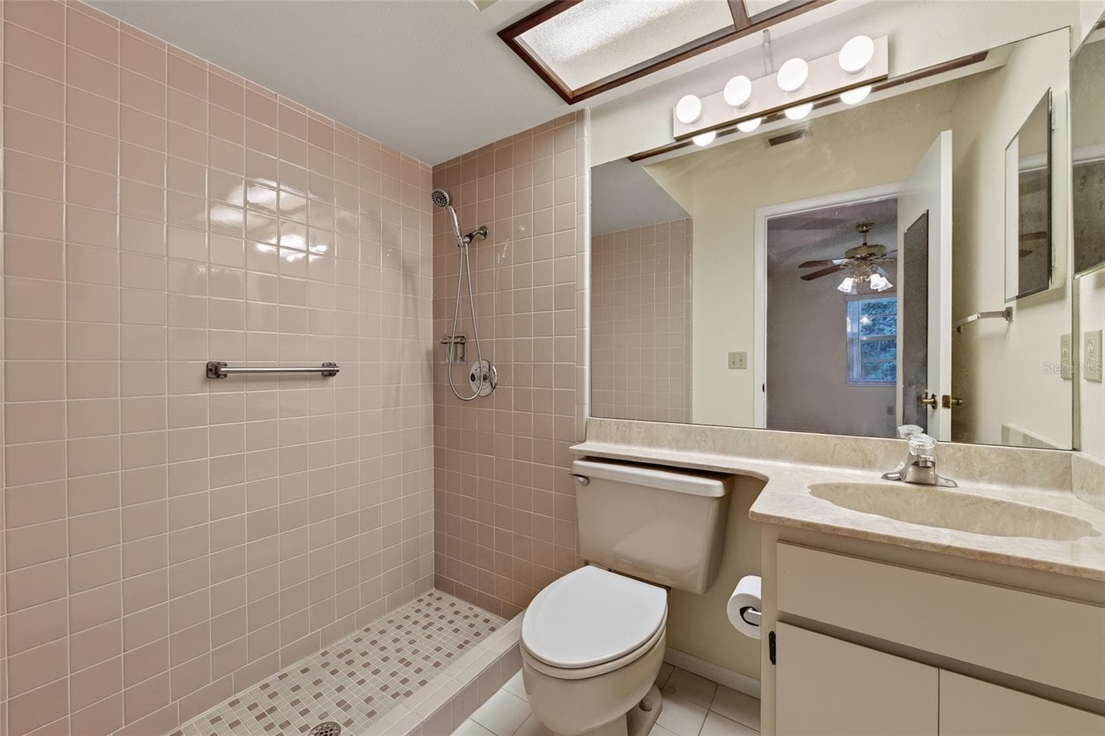 Primary Bathroom- 9545 Danville Court, #42, New Port Richey, FL 34655Wedgewood Village Condos in Heritage Lake - 9545 DANVILLE CT #42, NEW PORT RICHEY