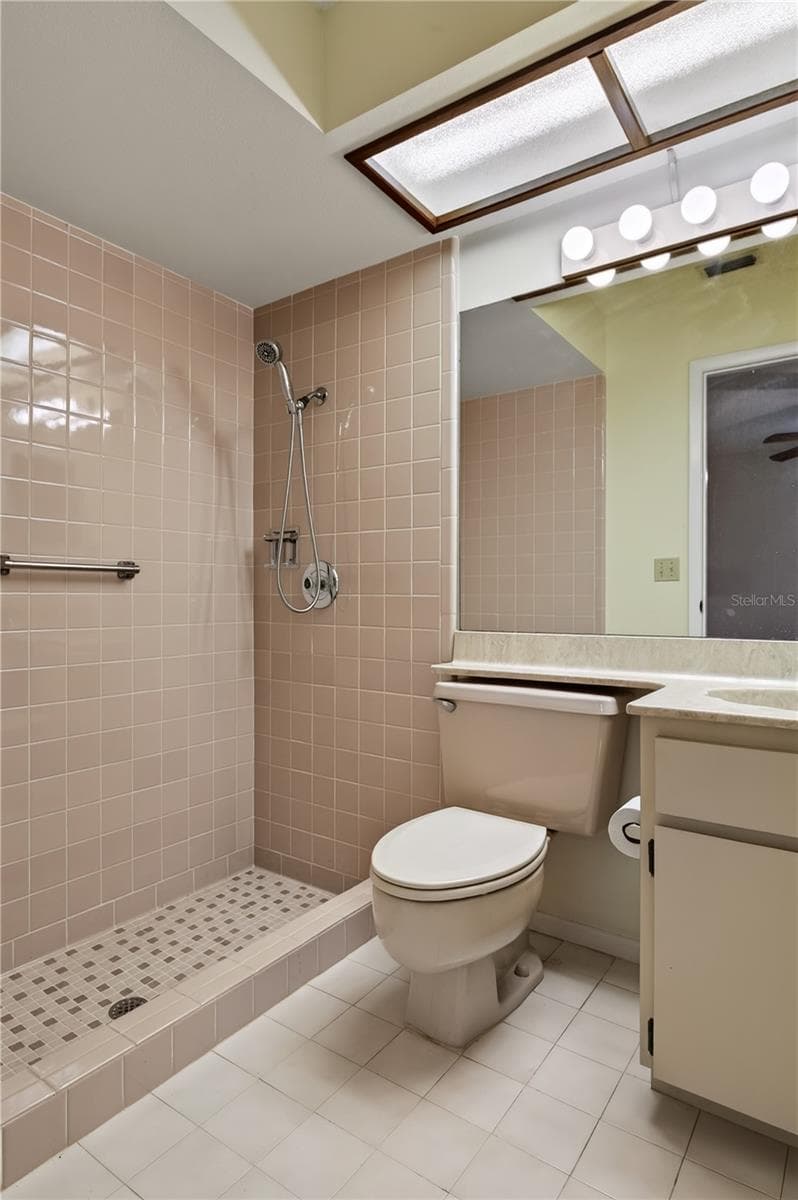 Primary Bathroom- 9545 Danville Court, #42, New Port Richey, FL 34655Wedgewood Village Condos in Heritage Lake - 9545 DANVILLE CT #42, NEW PORT RICHEY