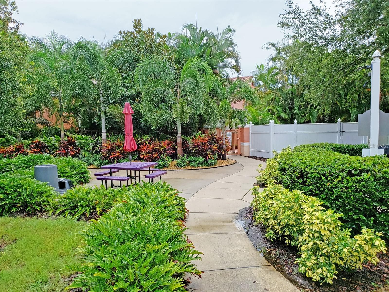 picnic and gas grill - 4138 CENTRAL SARASOTA PKWY #1521, SARASOTA