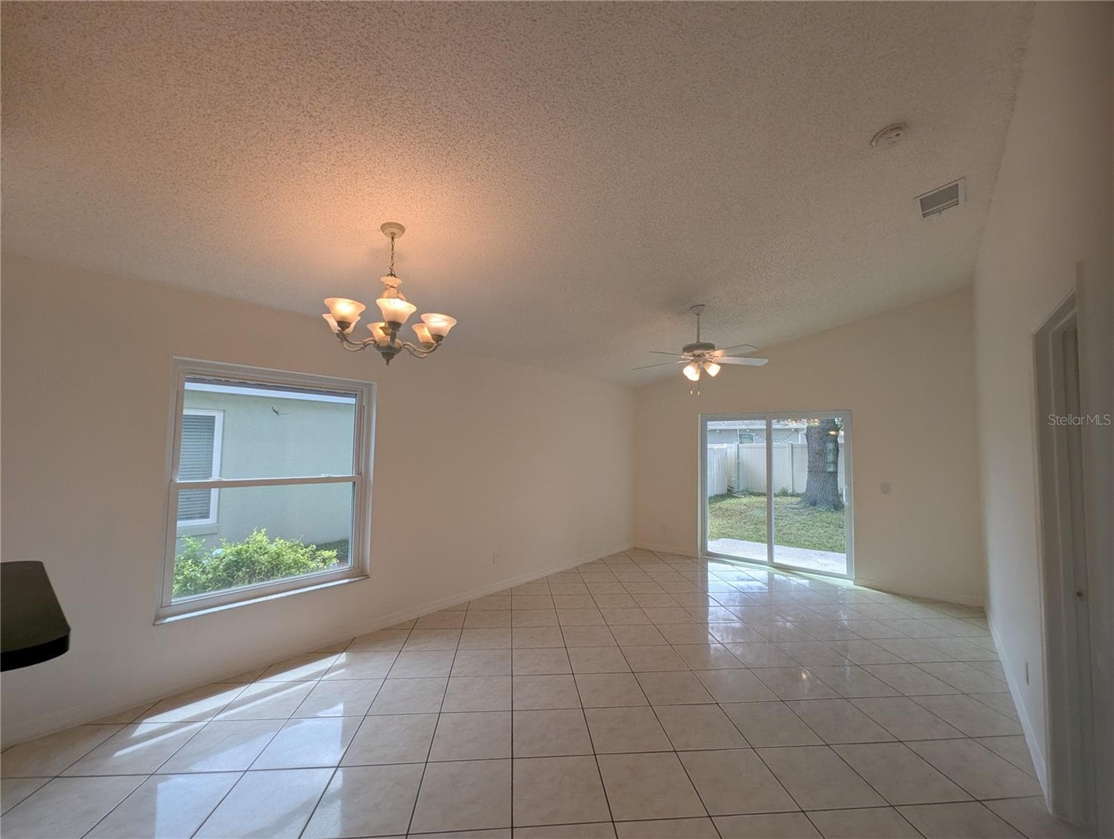 Single Family Residence at 970 LITTLE CREEK RD, ORLANDO, photo 3 of 16