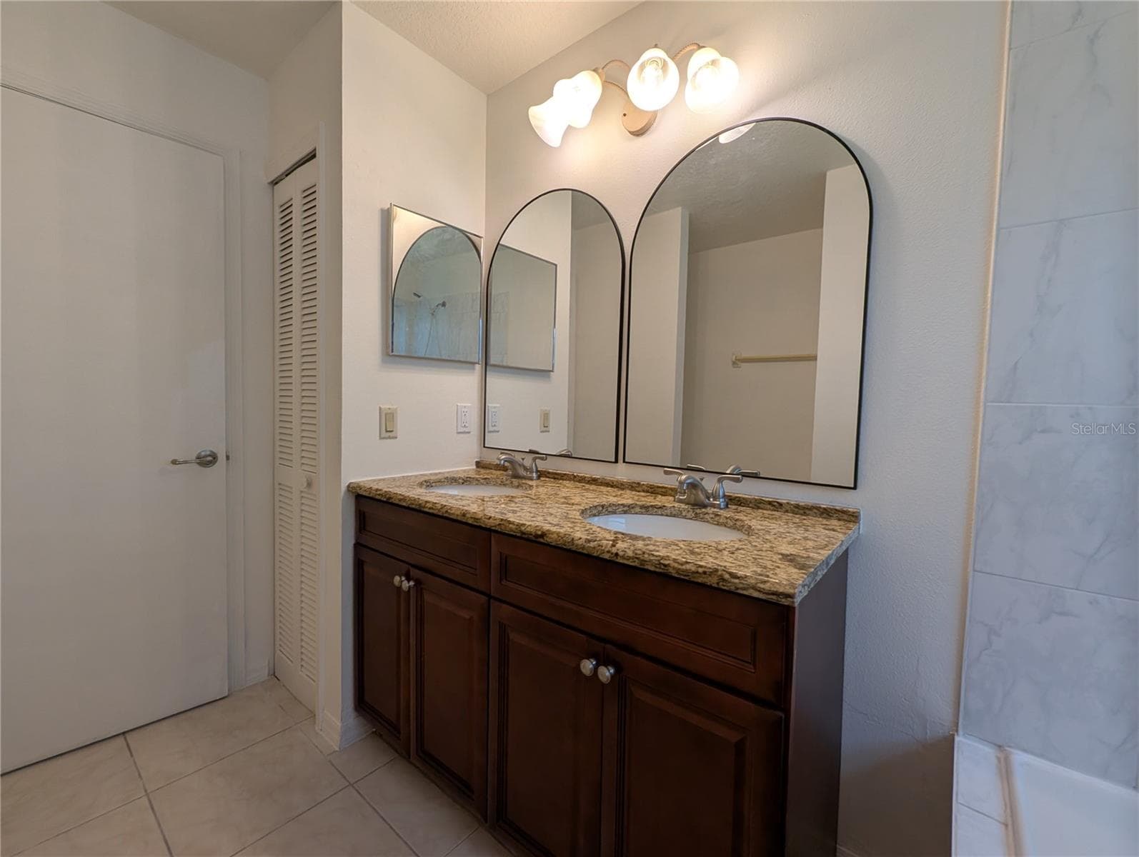 Single Family Residence at 970 LITTLE CREEK RD, ORLANDO, photo 9 of 16