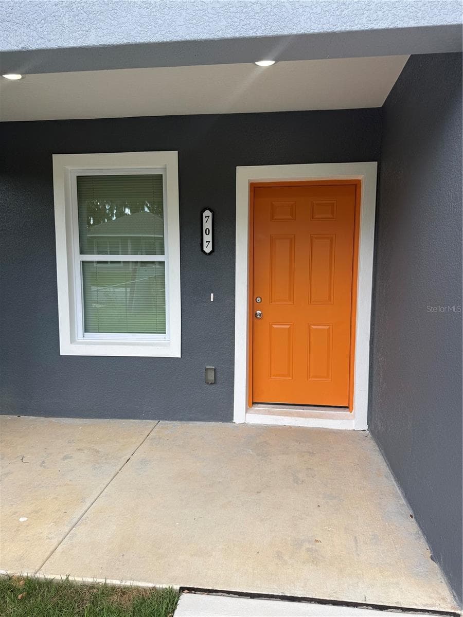 Single Family Residence at 707 W 9TH ST, LAKELAND, photo 5 of 28